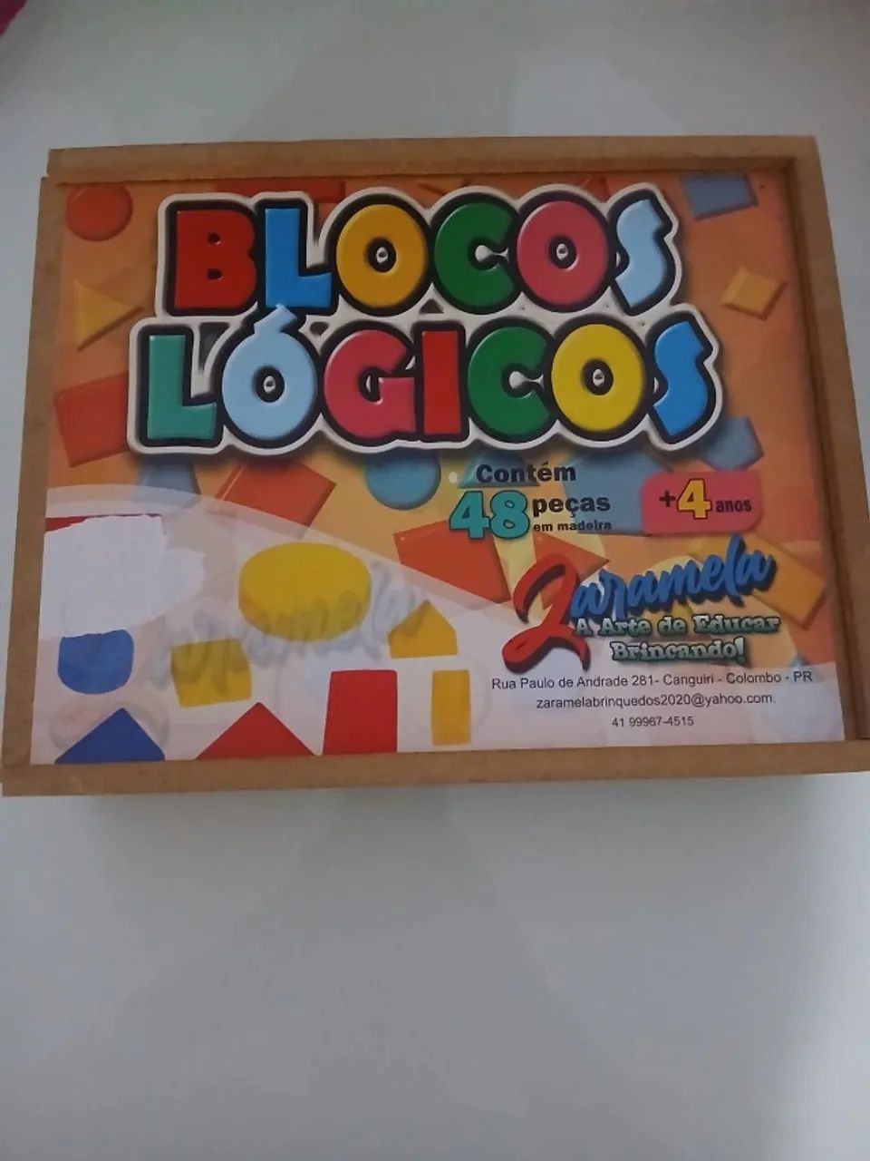 Blocos lógicos de madeira