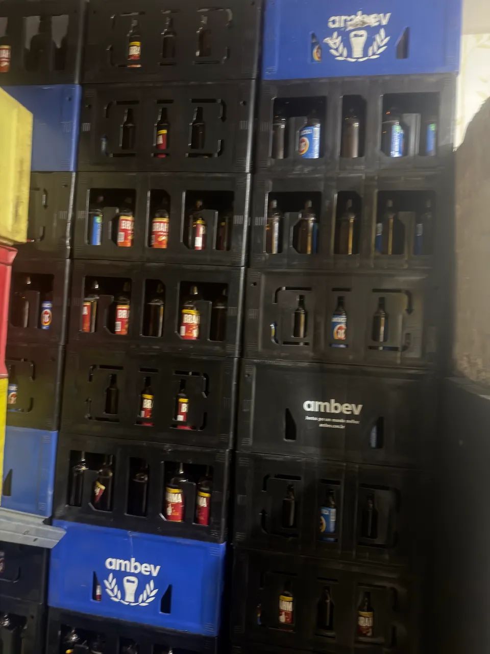 Caixa de Cerveja Ambev com Cascos 300ml