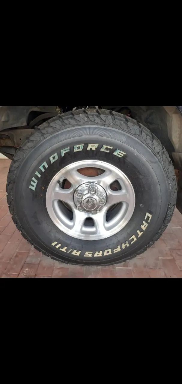 4 Pneus Novos 32x11.50R15LT com Rodas de Liga Revitalizadas - Foto 2