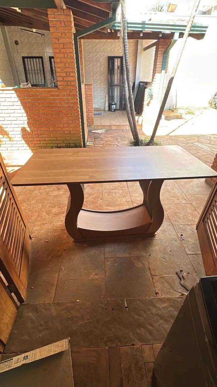 Mesa com 6 cadeiras estofadas na cor preta  - Foto 4
