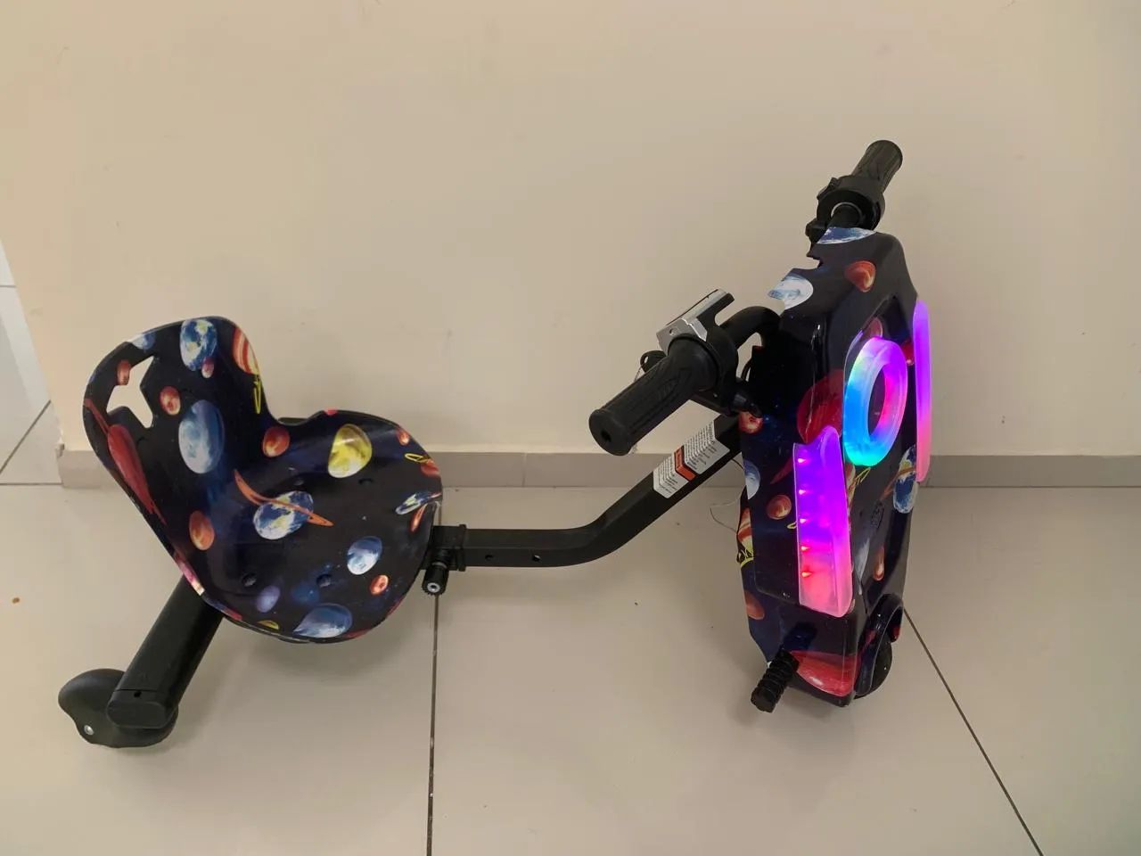 Triciclo elétrico infantil
