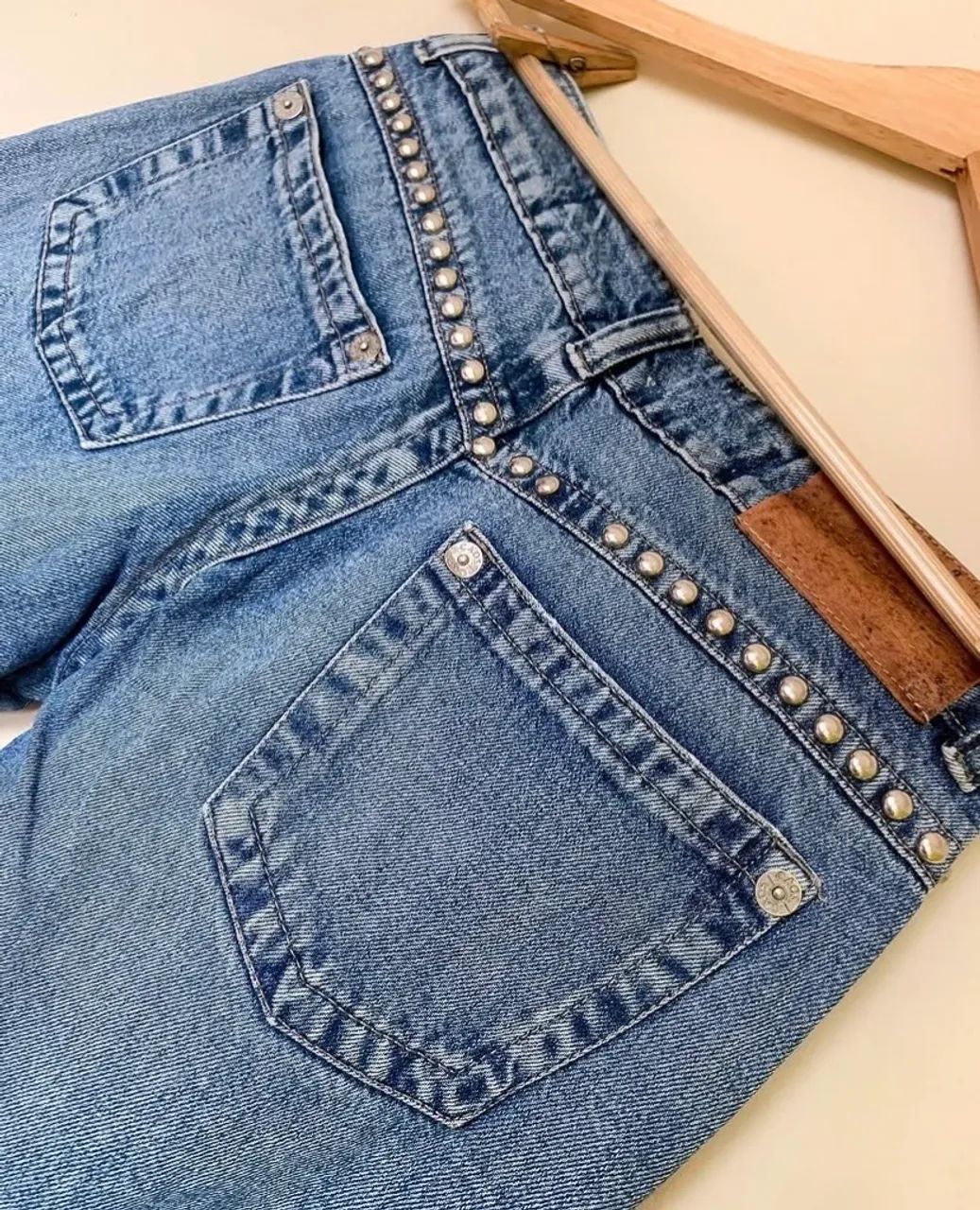 Calça jeans com tachas - Caos Denim - Foto 5