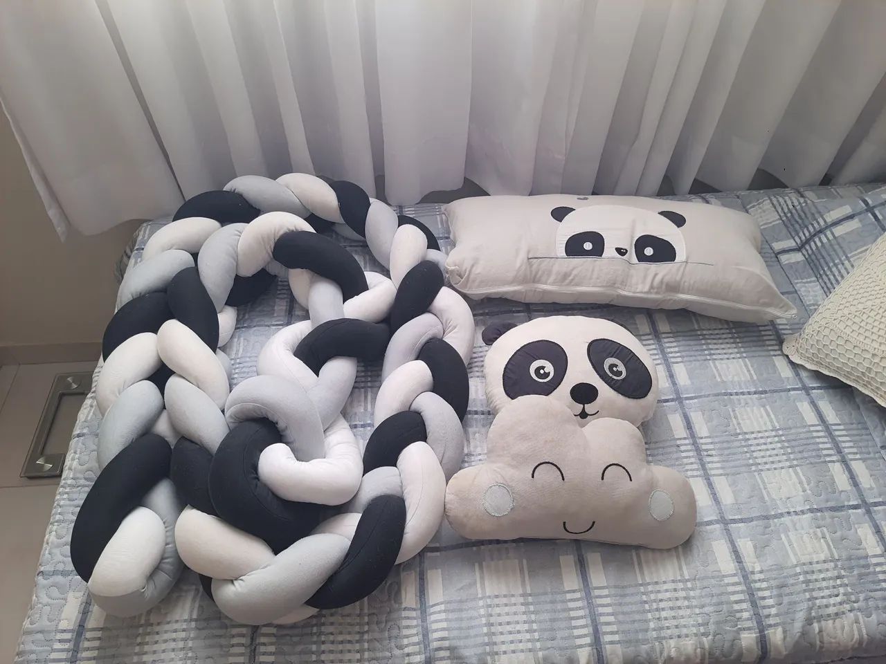 Kit de berço panda 4 peças em excelente estado - Foto 2