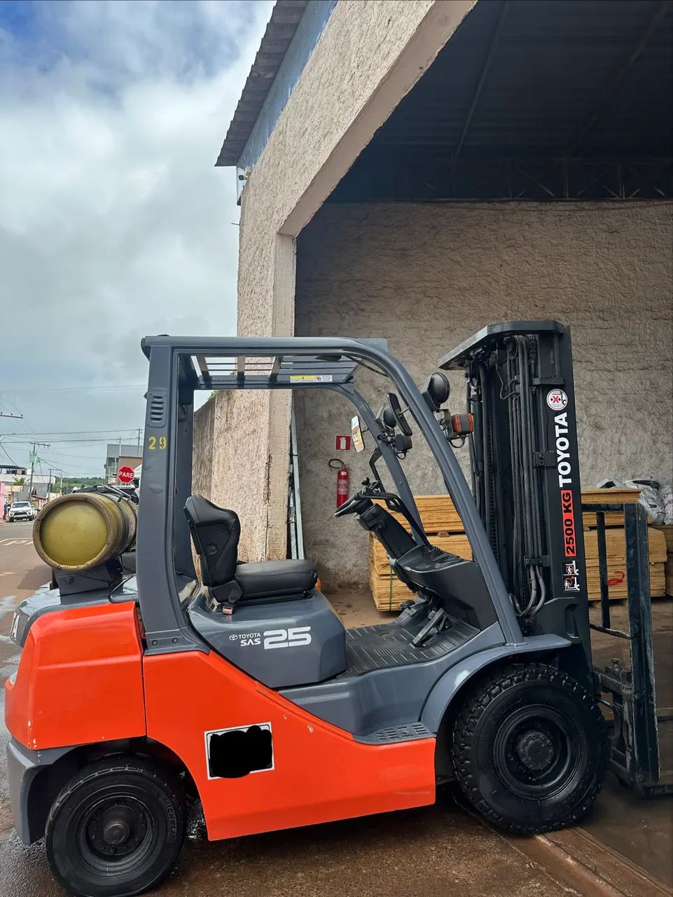 Empilhadeira Toyota 2.500kg Torre triplex 4,80mt - Foto 4