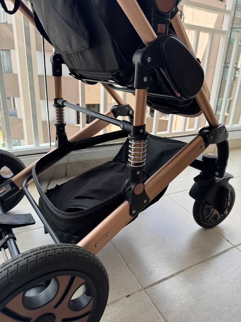 Carrinho de bebê+ bebê conforto - Foto 3