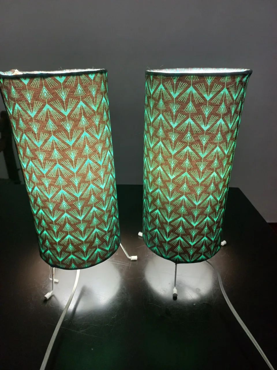 2 Abajur medida 30 cm funcionando 