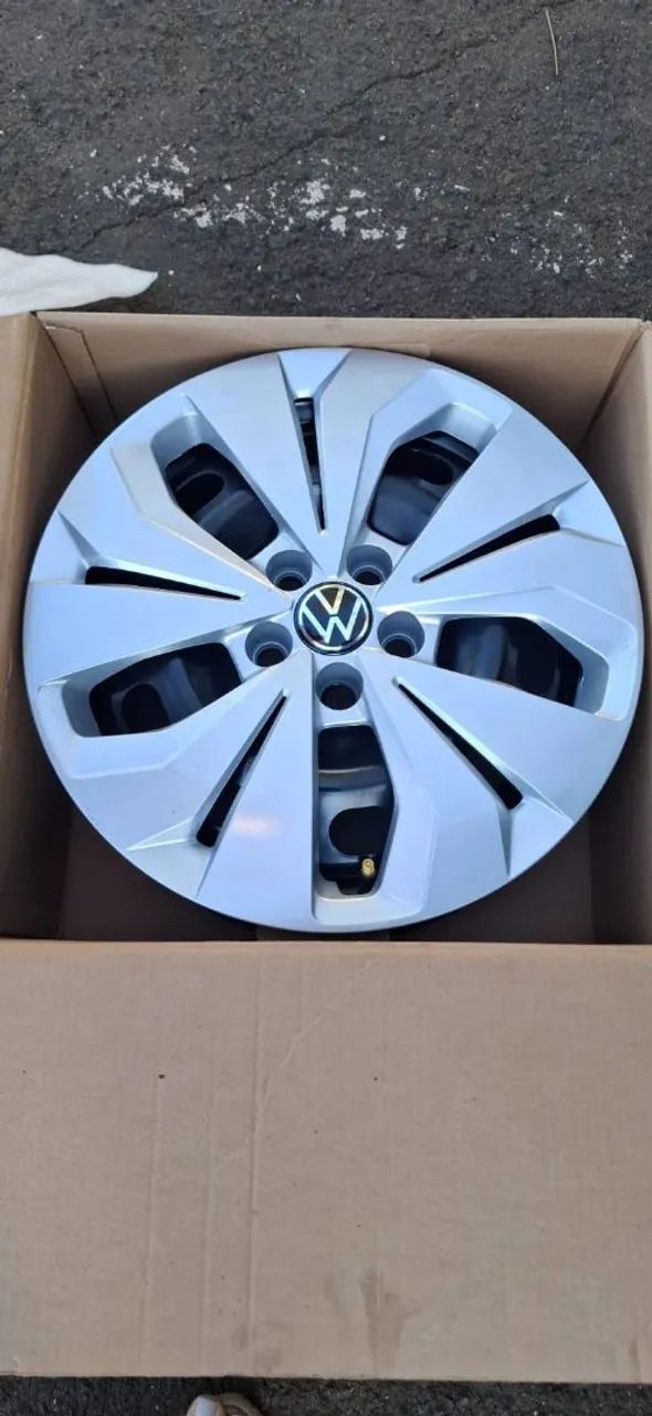 Rodas com calotas  T cross