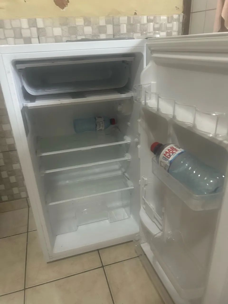 Frigobar Electrolux Efficient EM90 - Foto 3