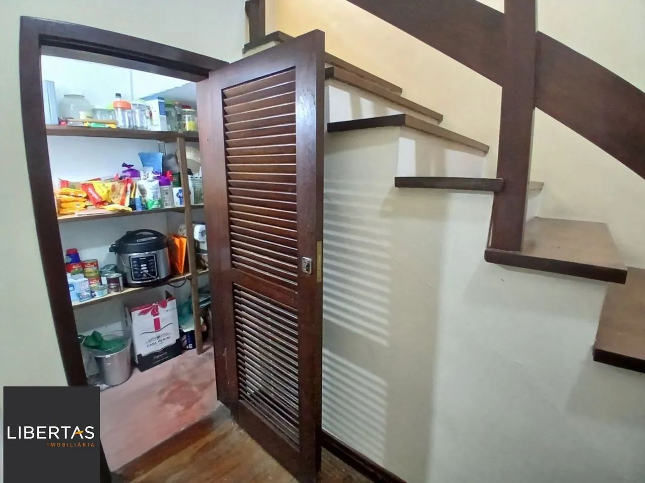 Casa com 3 dormitótrios, piscina e 2 vagas de garagem em Canoas. - Foto 10