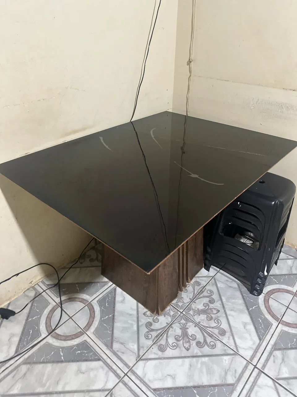 Mesa com tampo de vidro
