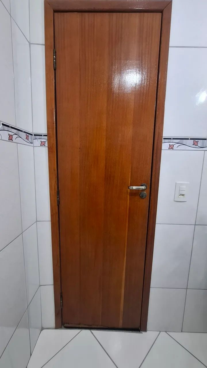 Porta com portal alisares e fechadura - Foto 2