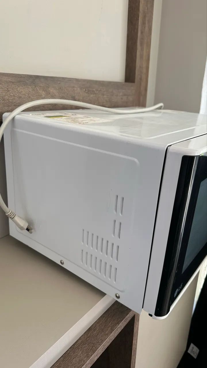 Microondas LG 30litros 127v  modelo Ms3052 - Foto 2