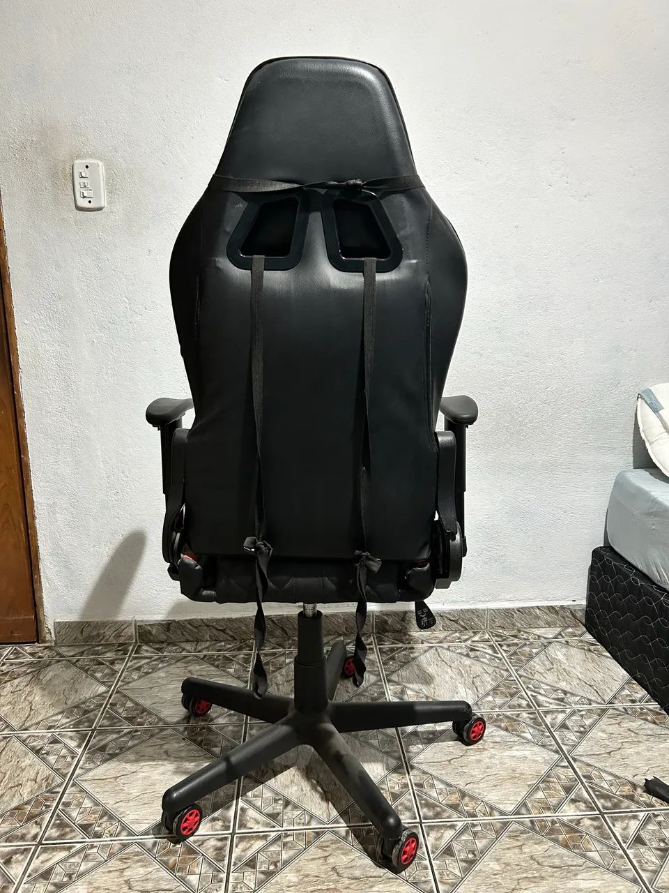 VENDO cadeira gamer SNAKE vermelha inclinável  - Foto 4