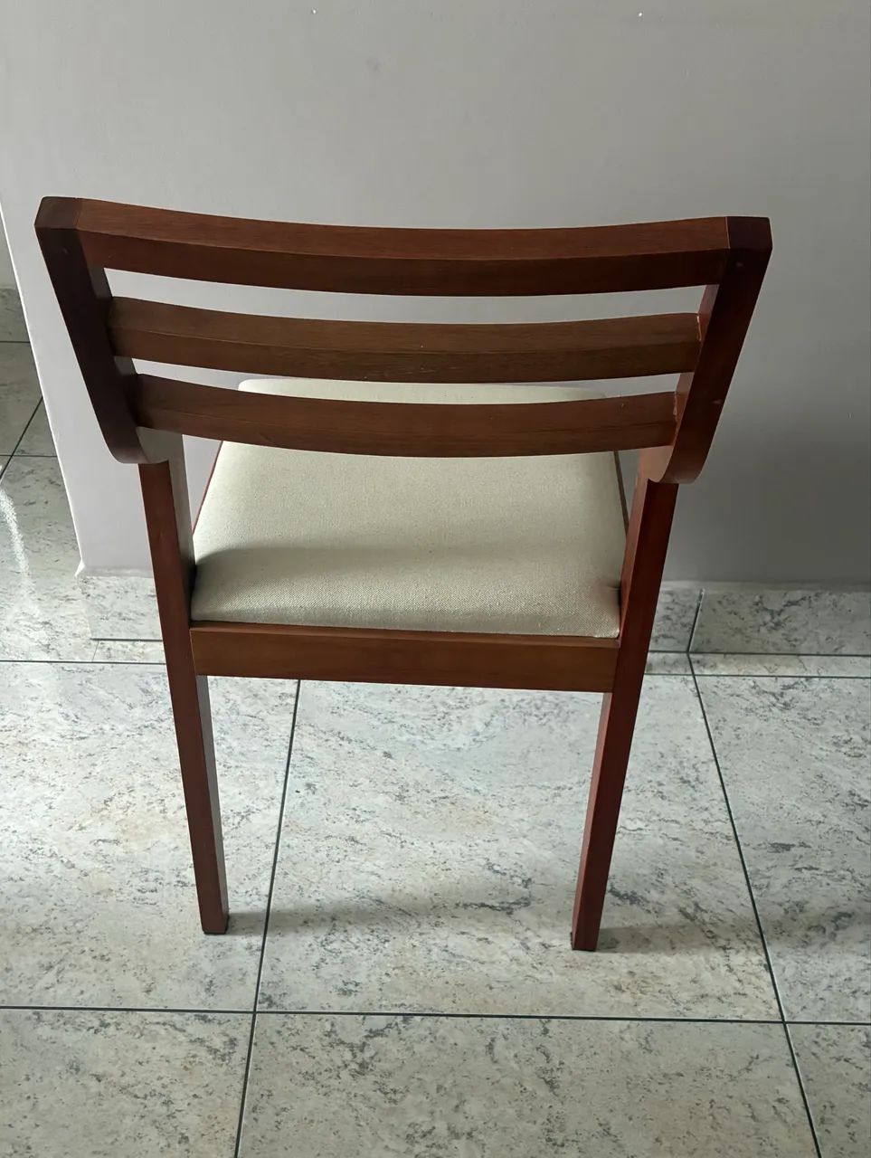 4 cadeiras semi novas  - Foto 2