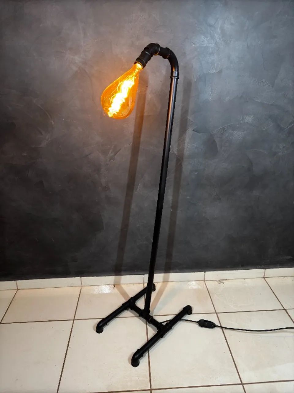 LUMINÁRIA DE CHÃO COM LÂMPADA DE LED GRANDE - Foto 2