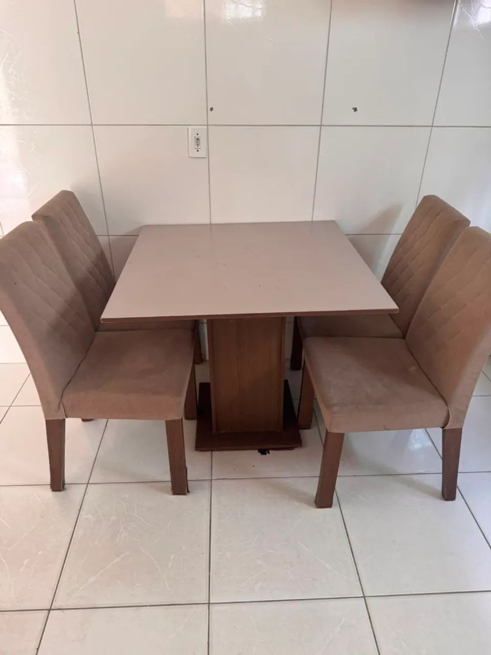 MESA COM 4 CADEIRAS - Foto 2