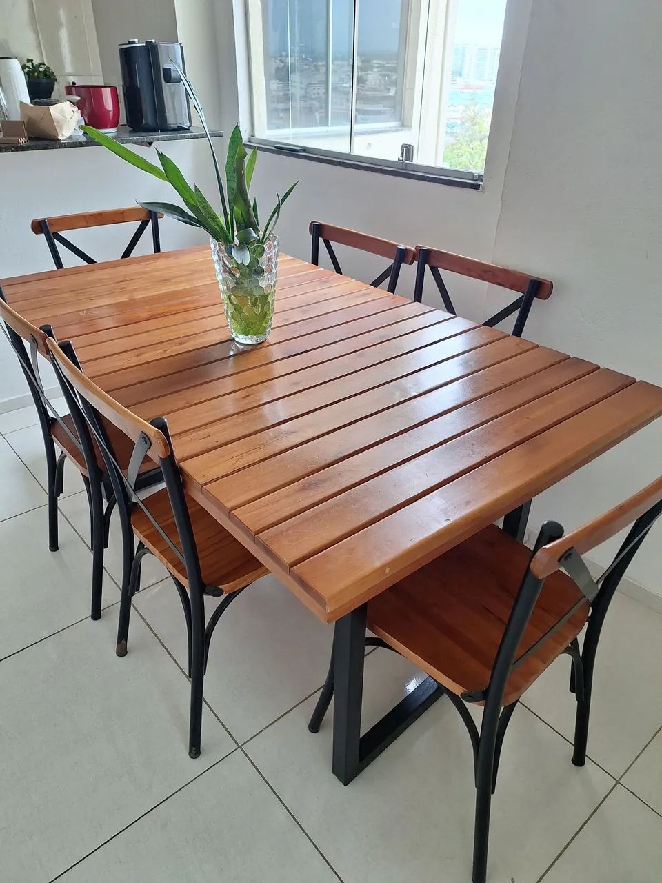 Mesa de 6 cadeira de madeira 