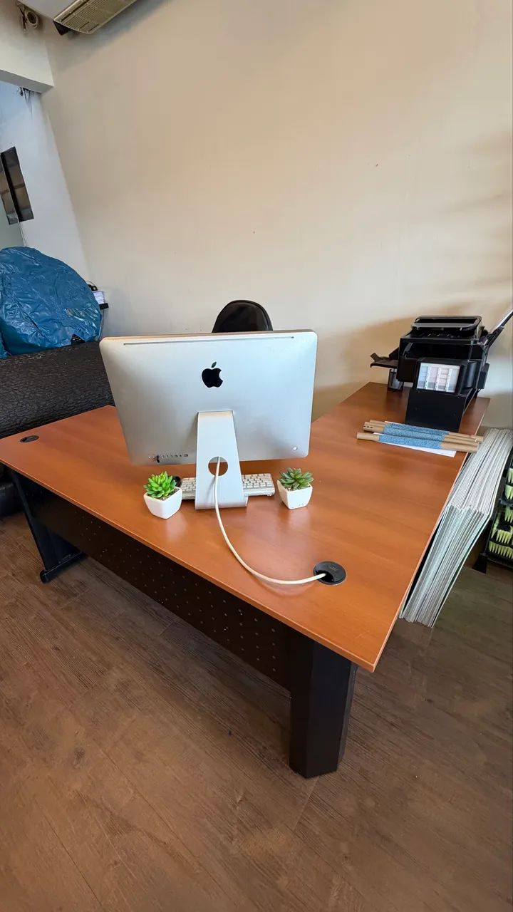 Mesa escritório em L