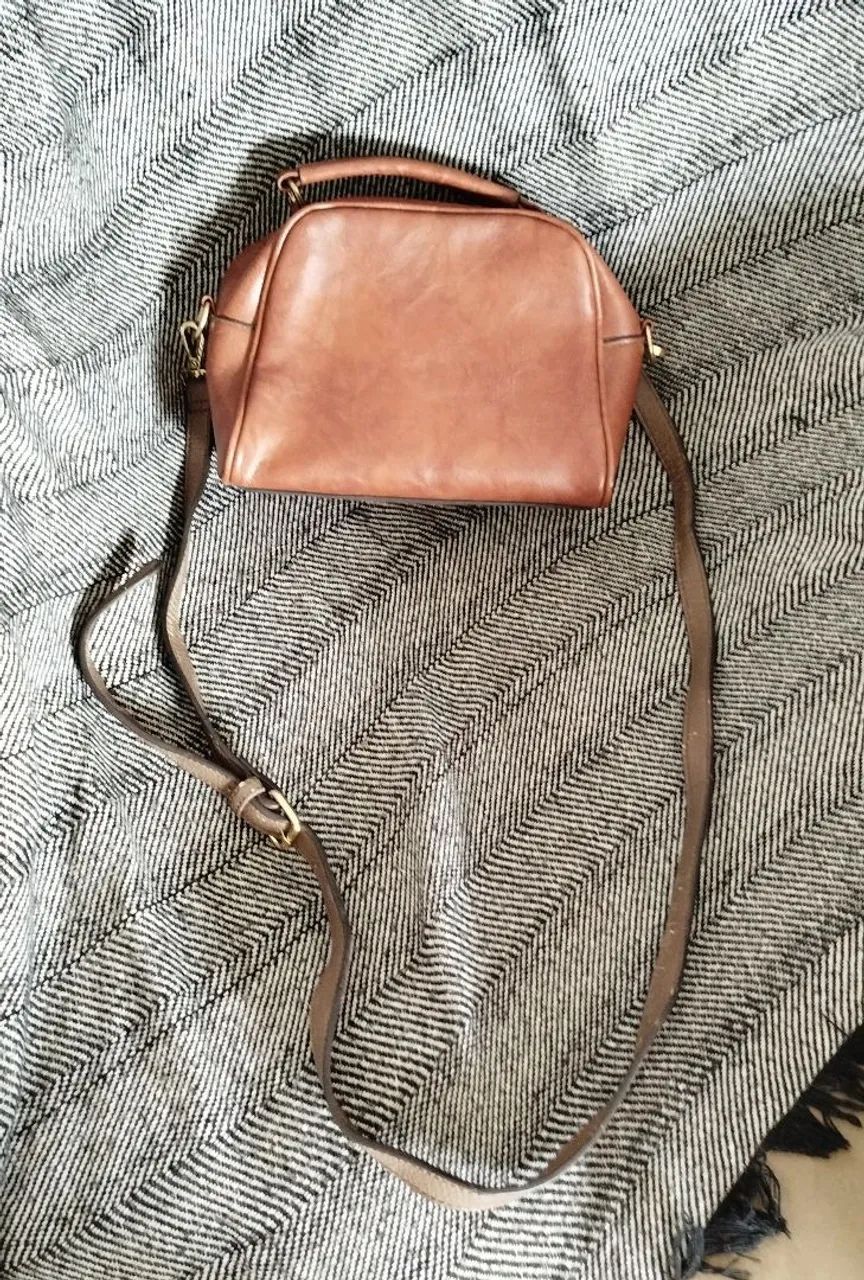Bolsa marrom caramelo transversal  - Foto 2