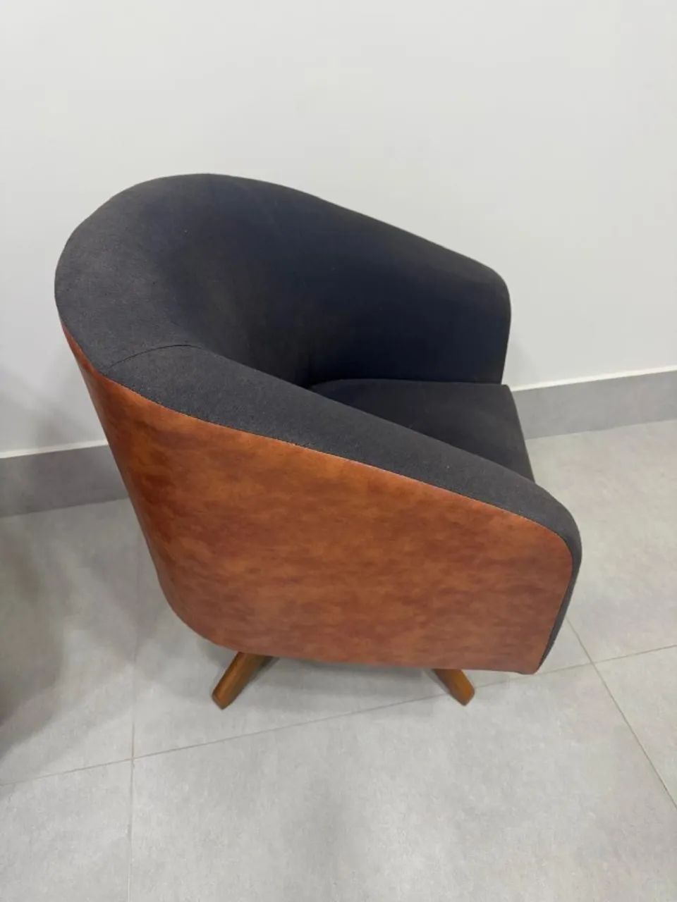 conjunto duas poltronas giratórias - Foto 2