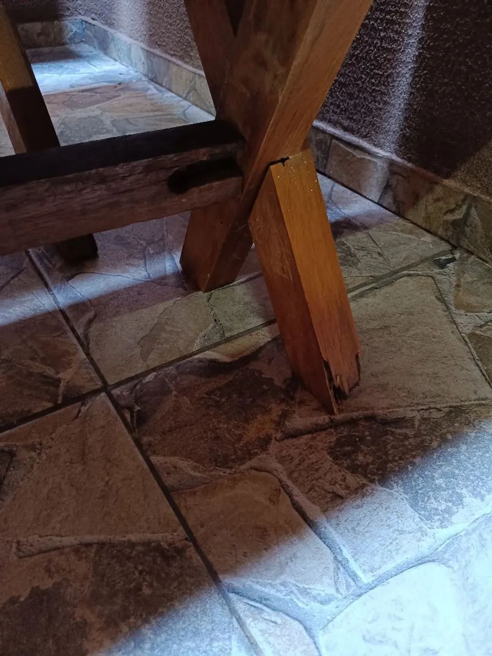 Mesa rústica com bancos - Foto 4