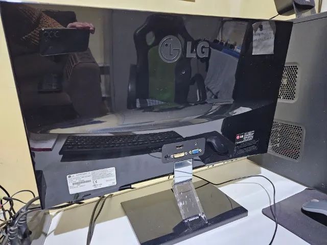 Monitor LG Flatron E2360V LED LCD widescreen 23 polegadas com resolução Full HD - Foto 2