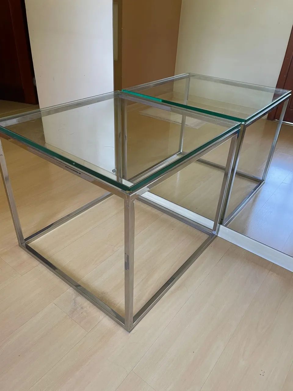 Vendo mesa de canto de vidro 