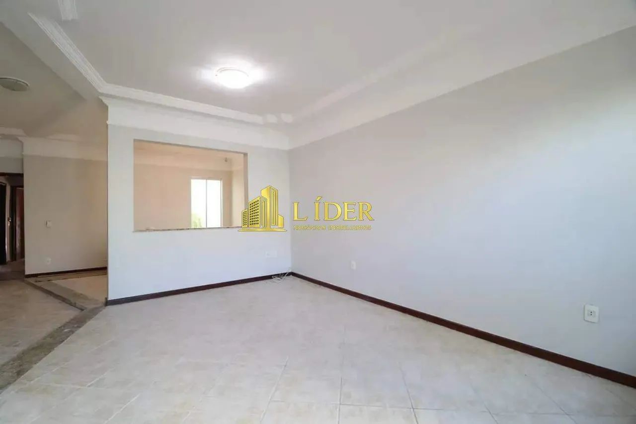 EXCELENTE CASA NO JARDIM KARAÍBA