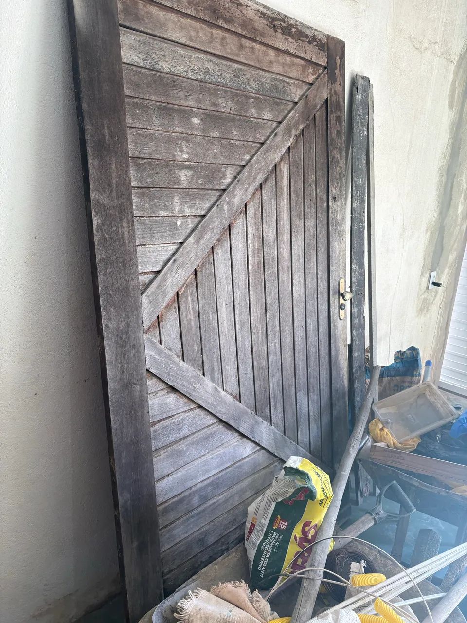 Vendo porta de casa de madeira  - Foto 3