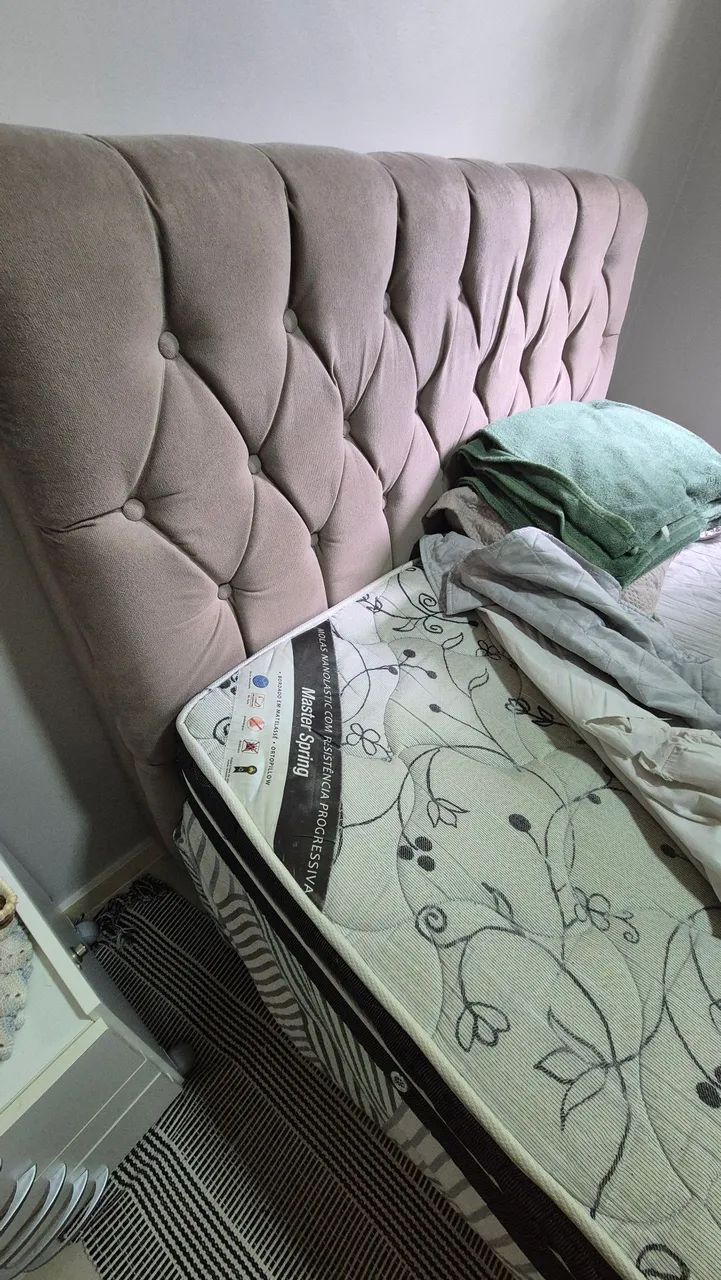 Vendo Cama casal e base bau