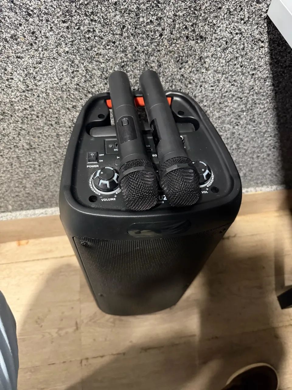 Caixa de som amplificada com 2 microfones  - Foto 4