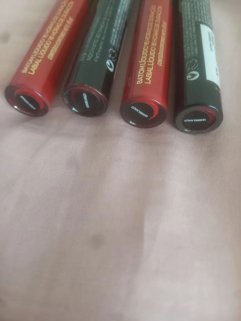 Batom lançamentos da Avon vários tipos...