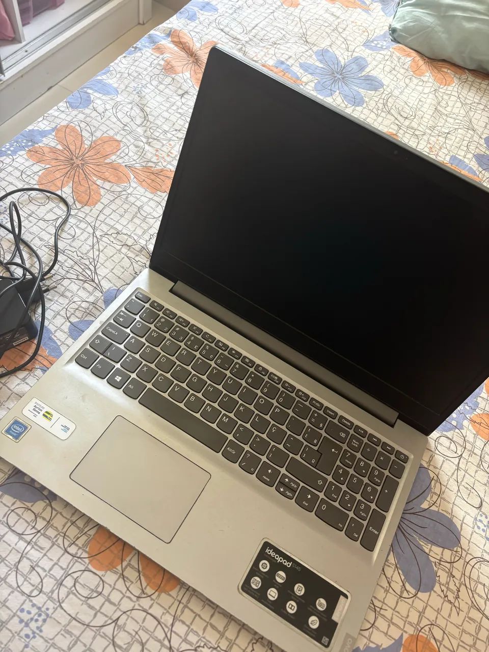 Vendo notebook Lenovo Intel Celeron N4020 com memória RAM de 4GB.