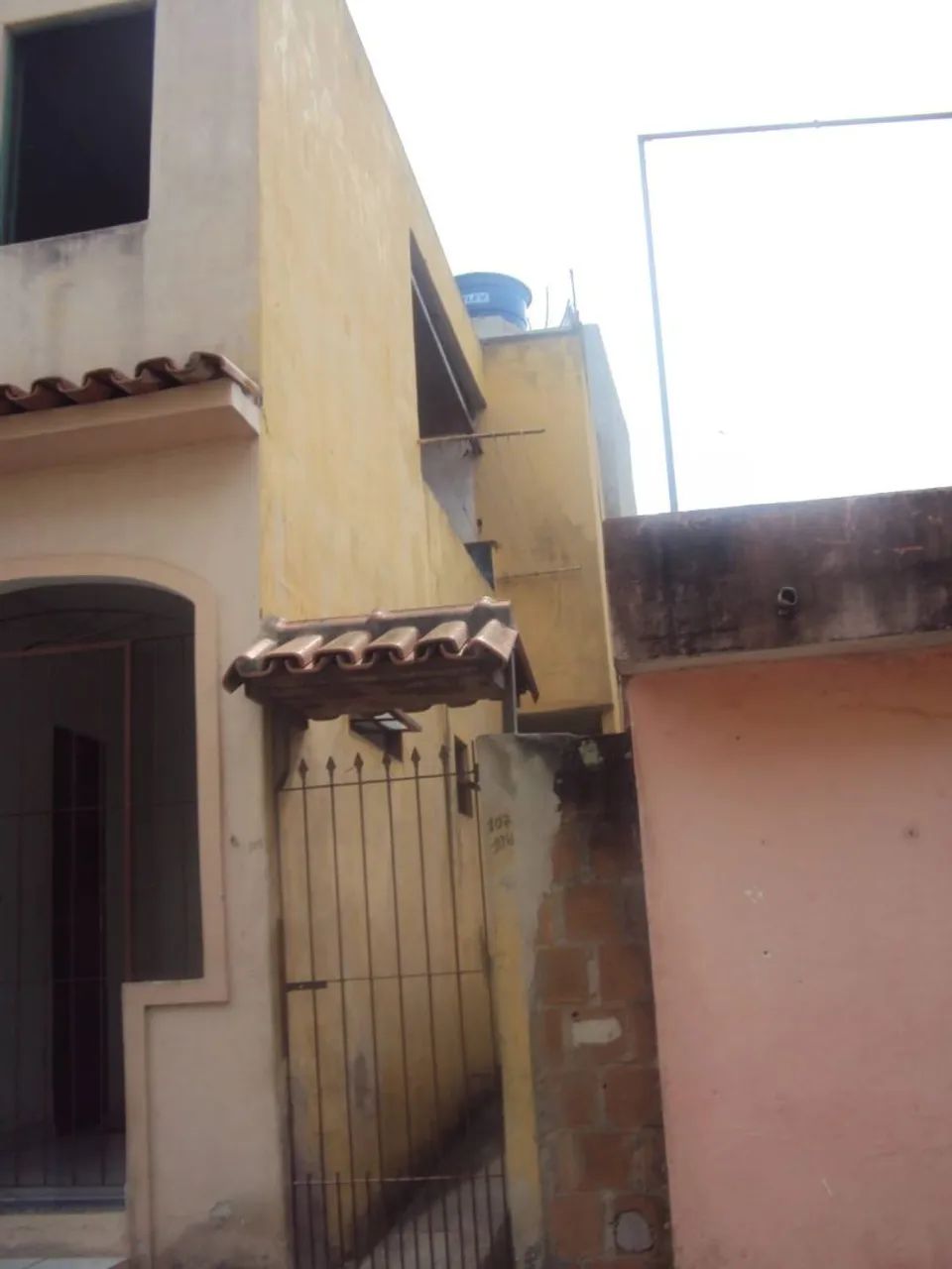 Sobrado em Marataízes, com casa atrás  - Foto 3