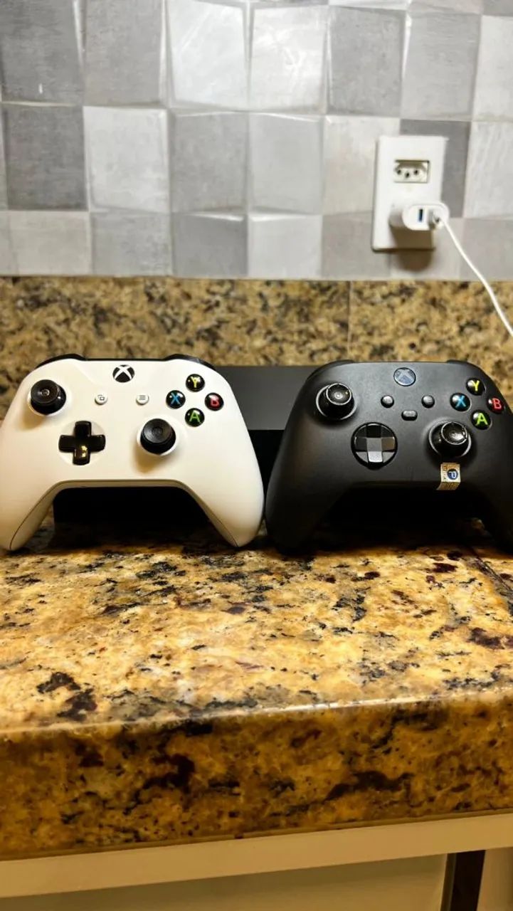 Xbox one x, 2 controles! - Foto 2