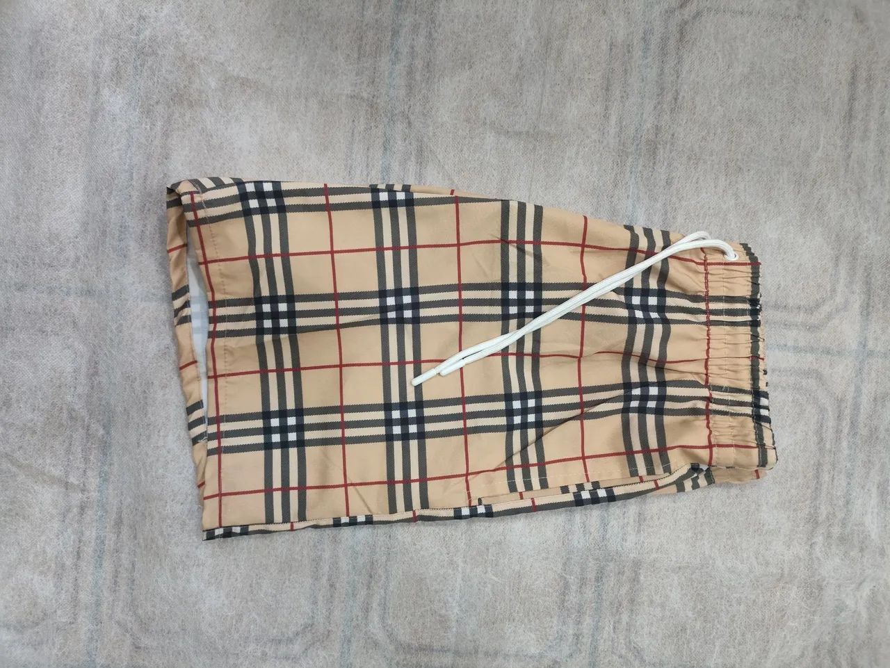 Bermuda Burberry tamanho M  - Foto 2