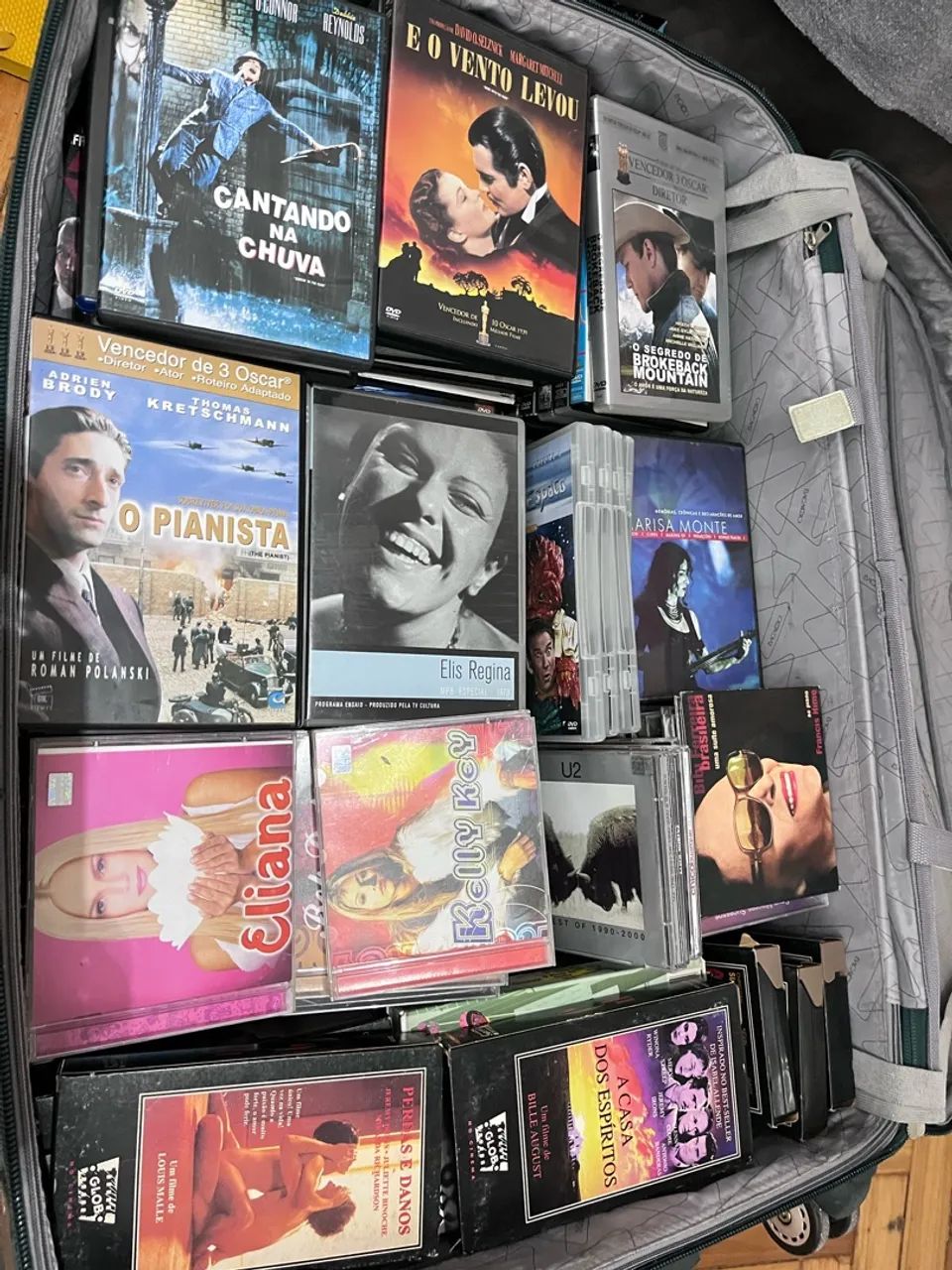 Lote Grande de CDs Dvds Fitas etc 