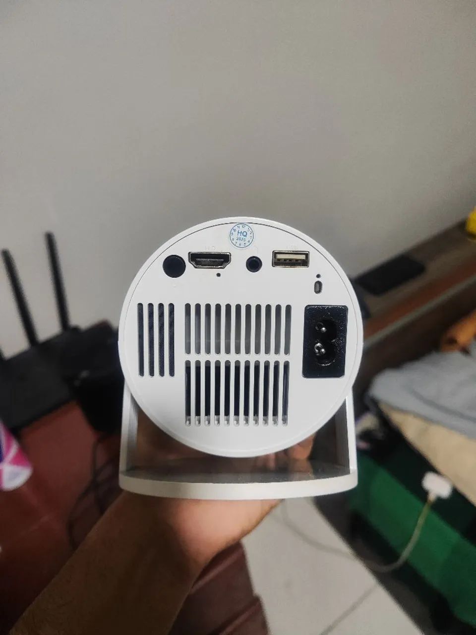 Vende-se mini projetor HY300 + caixinha de som - Foto 3