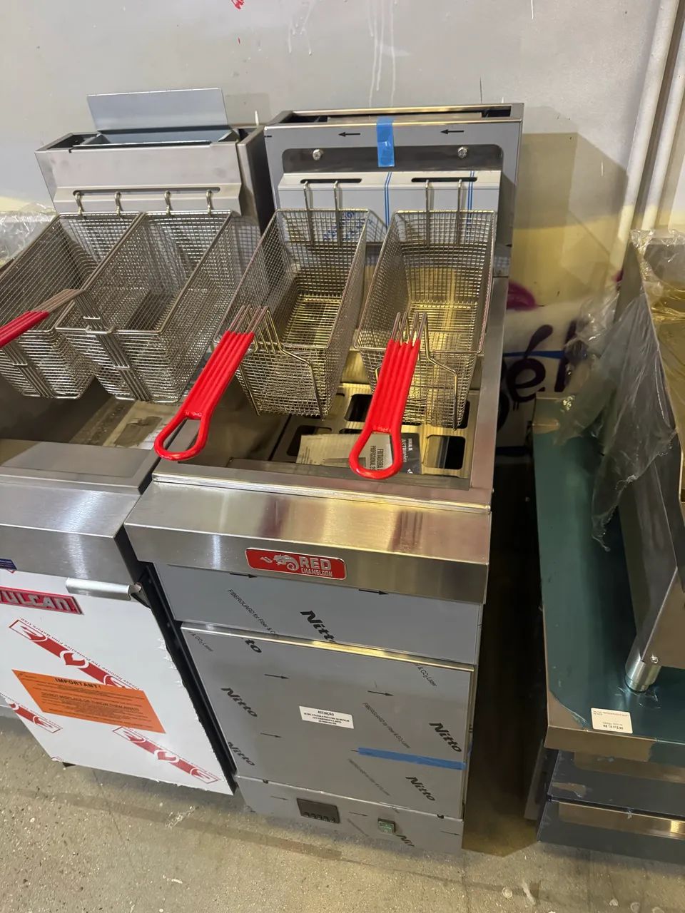 FRITADEIRA A GÁS PROFISSIONAL 25L  NOVA