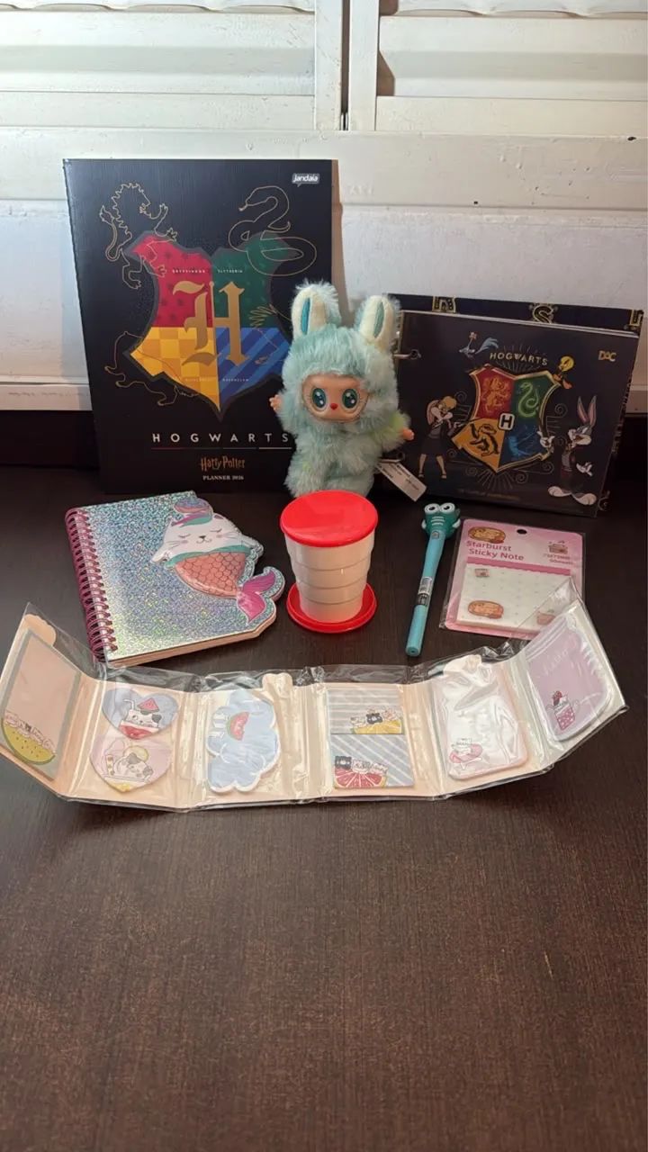 Kit papelaria criativa com materiais diversos 