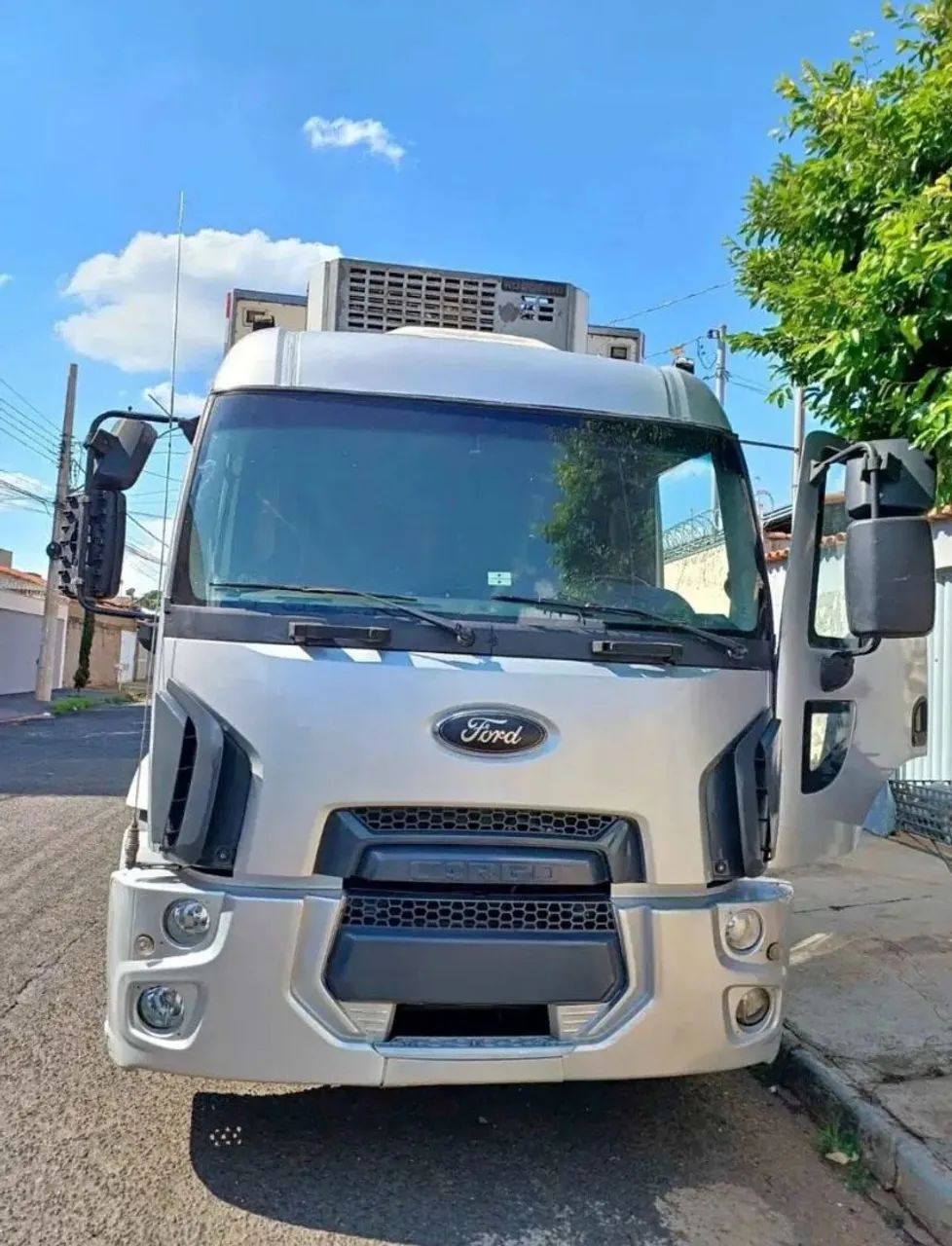 Ford Cargo 2429 2013