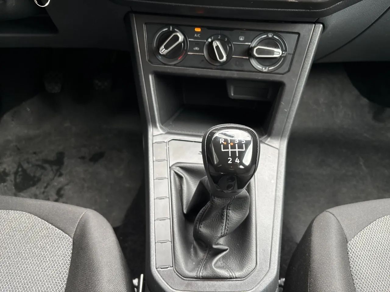 Volkswagen Virtus Sense 1.0 Flex 12V 5p Mec., foto 14 de 16