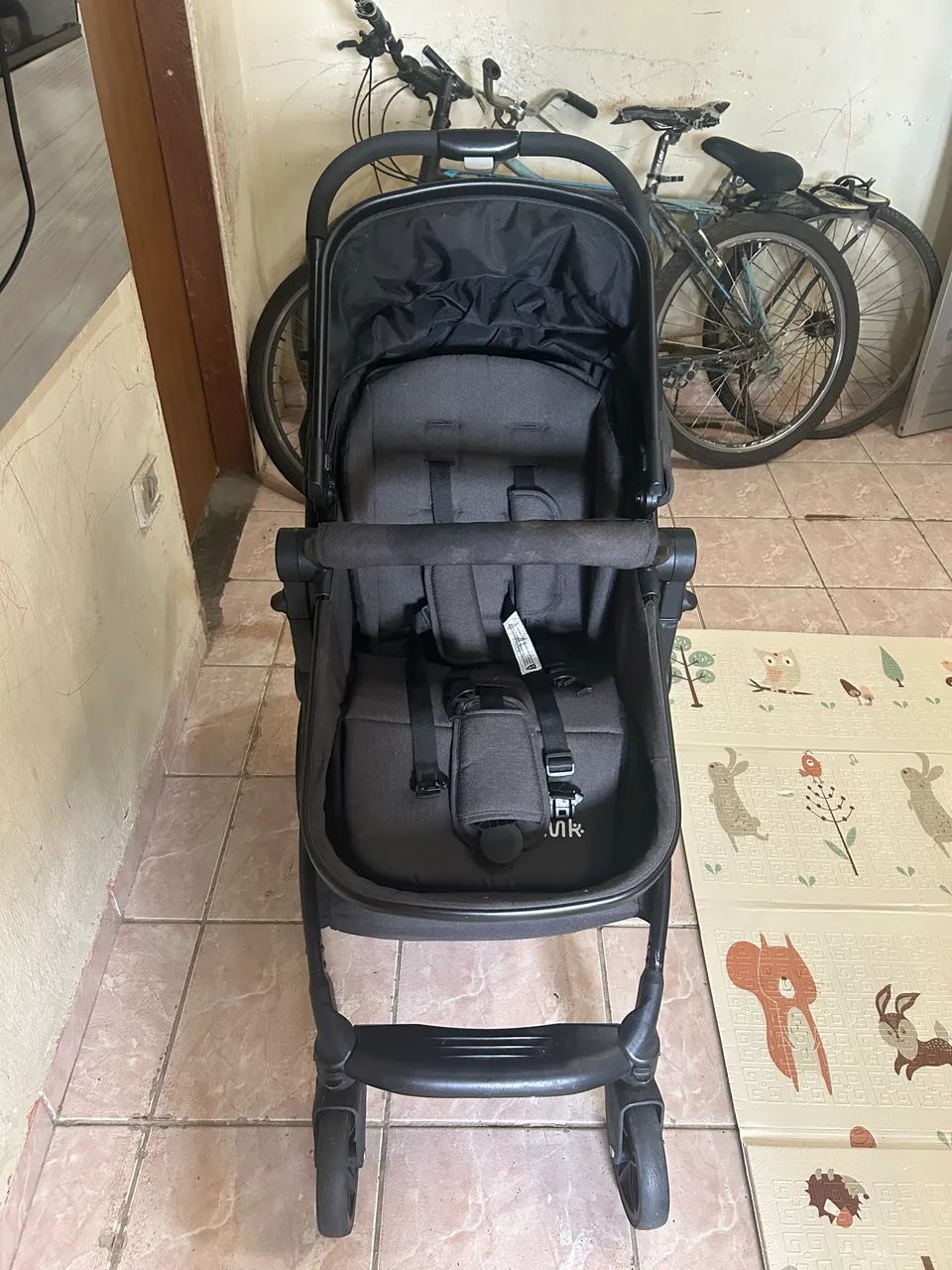 Carrinho de bebê Multikids Beyond com berço moíses Preto  - Foto 3