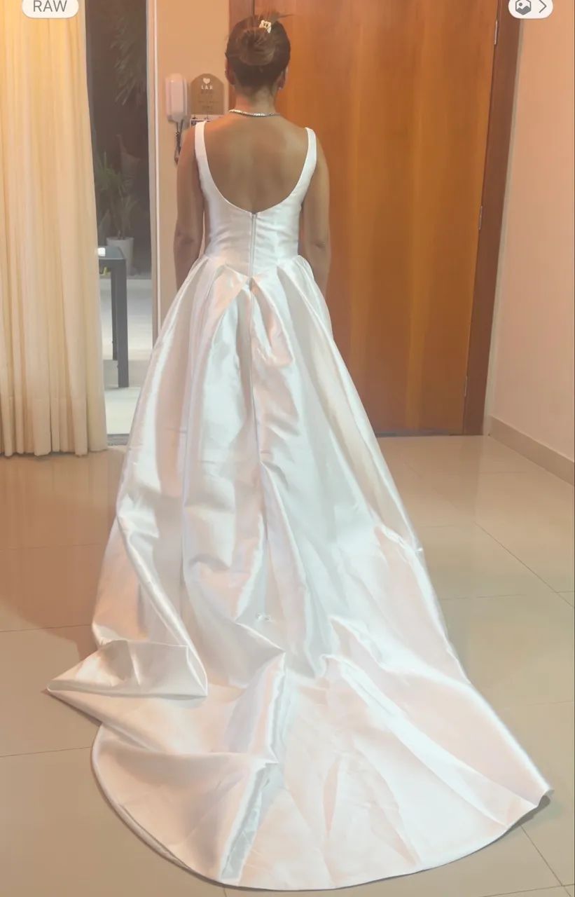 VENDO VESTIDO DE NOIVA NUNCA USADO 2