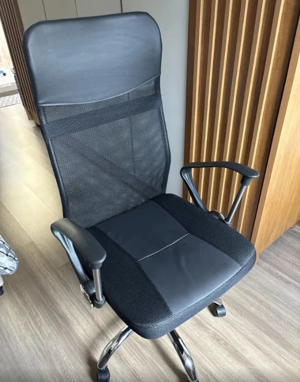 Cadeira de Escritório Ergonômica de Couro Sintético (Nova na Caixa) - Foto 4