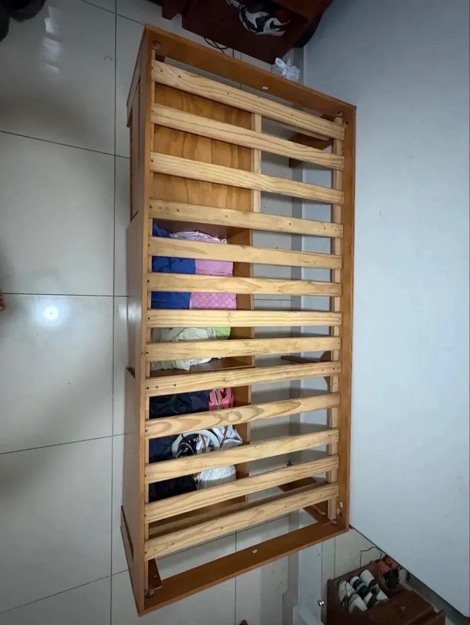 Cama de madeira com gavetas e cômoda embutida - Foto 4
