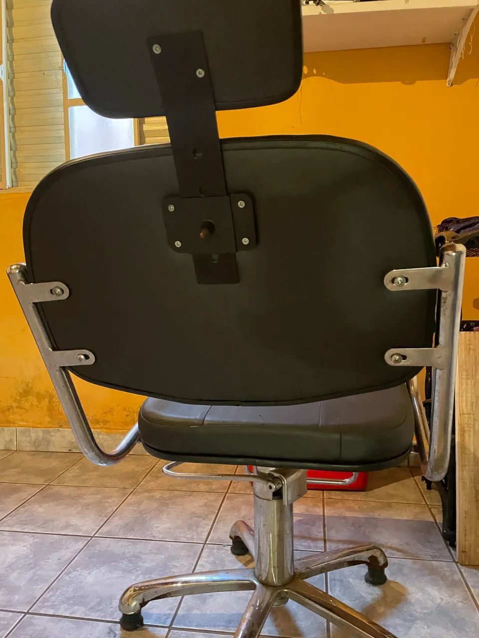Cadeira cabeleiro (a)