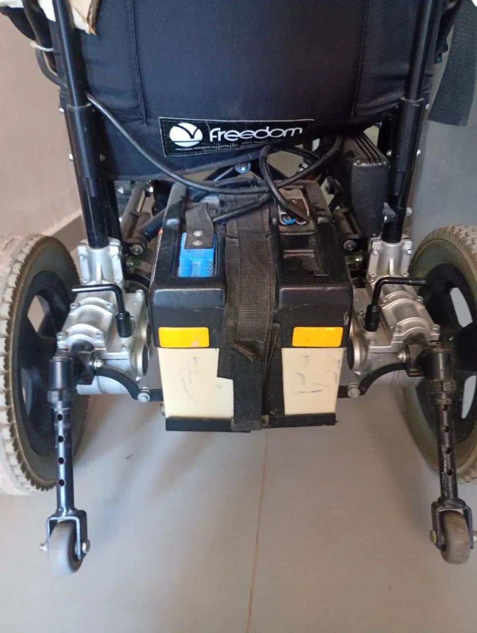 Cadeira de rodas motorizada  - Foto 2