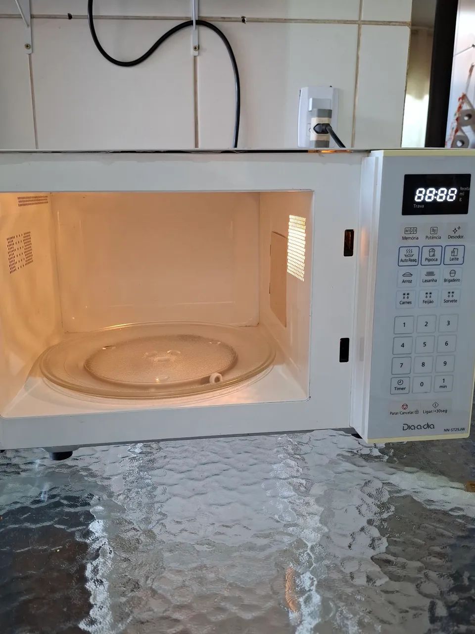 Microondas 110V Panasonic  - Foto 2