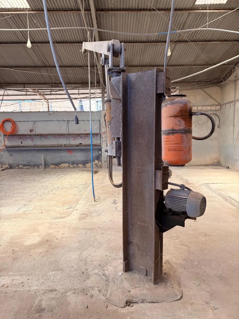 Guincho Giratório Industrial Compacto de Coluna - R$ 10.000